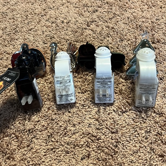 Bath and Body Works Holiday Wallflower Bundle - Picture 2 of 9